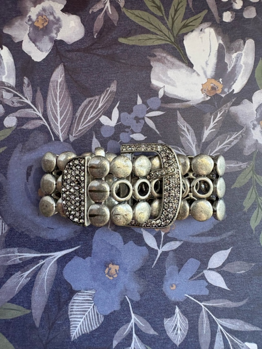 Rhinestone Buckle Statement Stretch Bracelet - Silver Tone